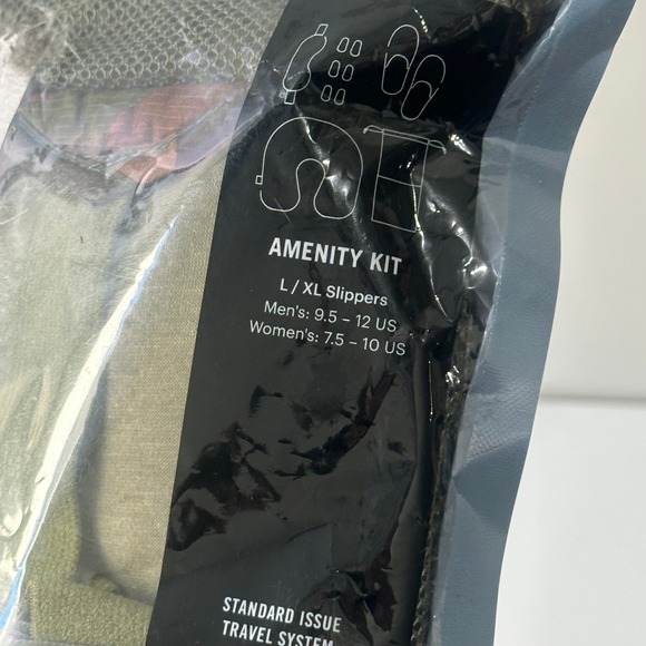 Herschel Supply Travel Amenity Kit Standard Issue Eye Mask Pillow Slippers L/XL - Picture 2 of 3